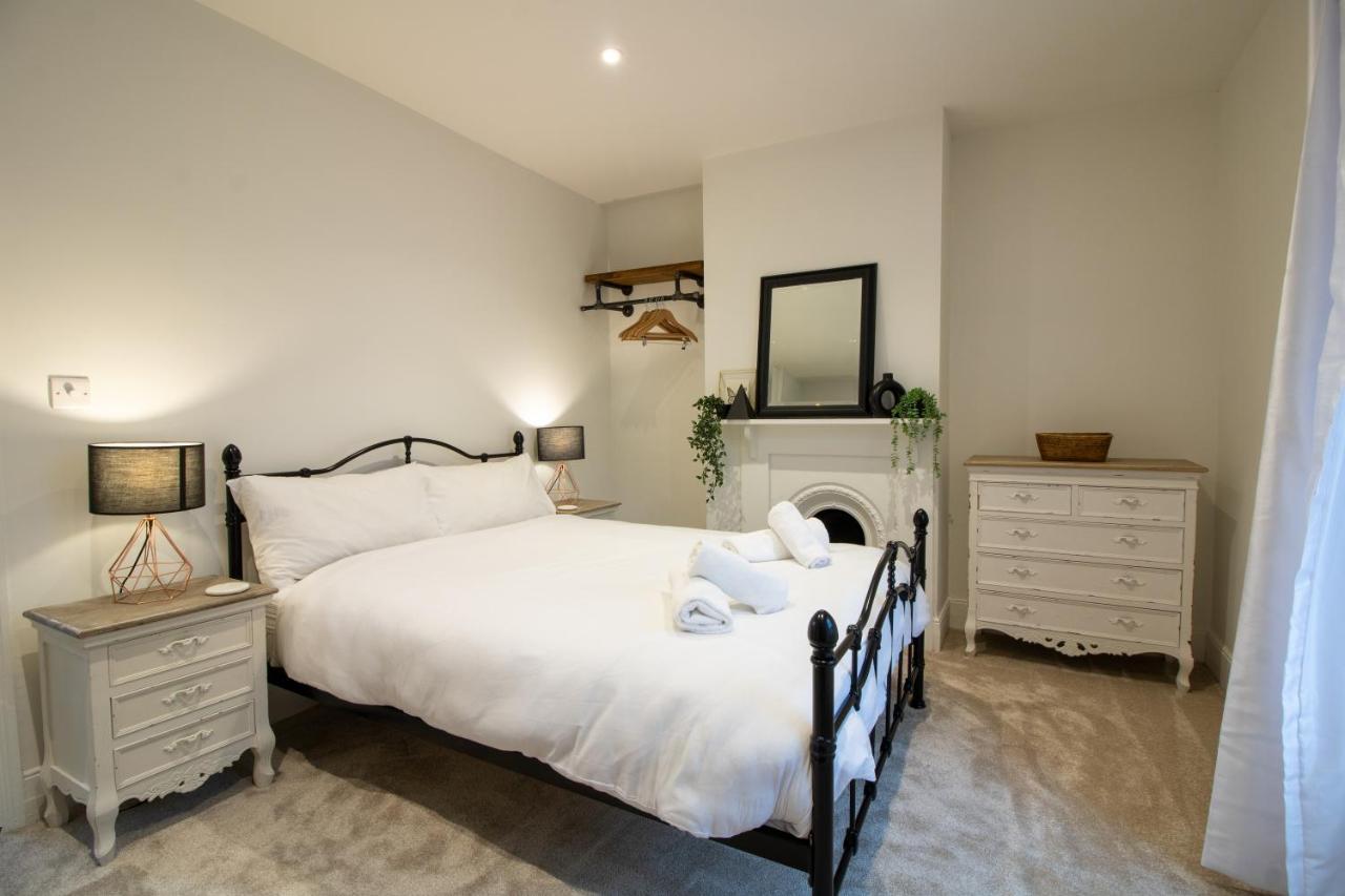 Stylish And Modern Town Centre End-Of Terrace Home Newton Abbot Εξωτερικό φωτογραφία
