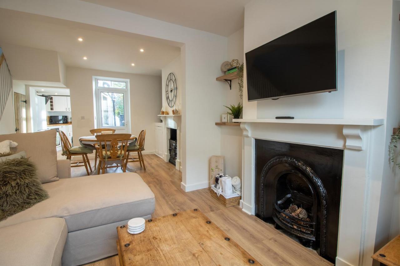 Stylish And Modern Town Centre End-Of Terrace Home Newton Abbot Εξωτερικό φωτογραφία