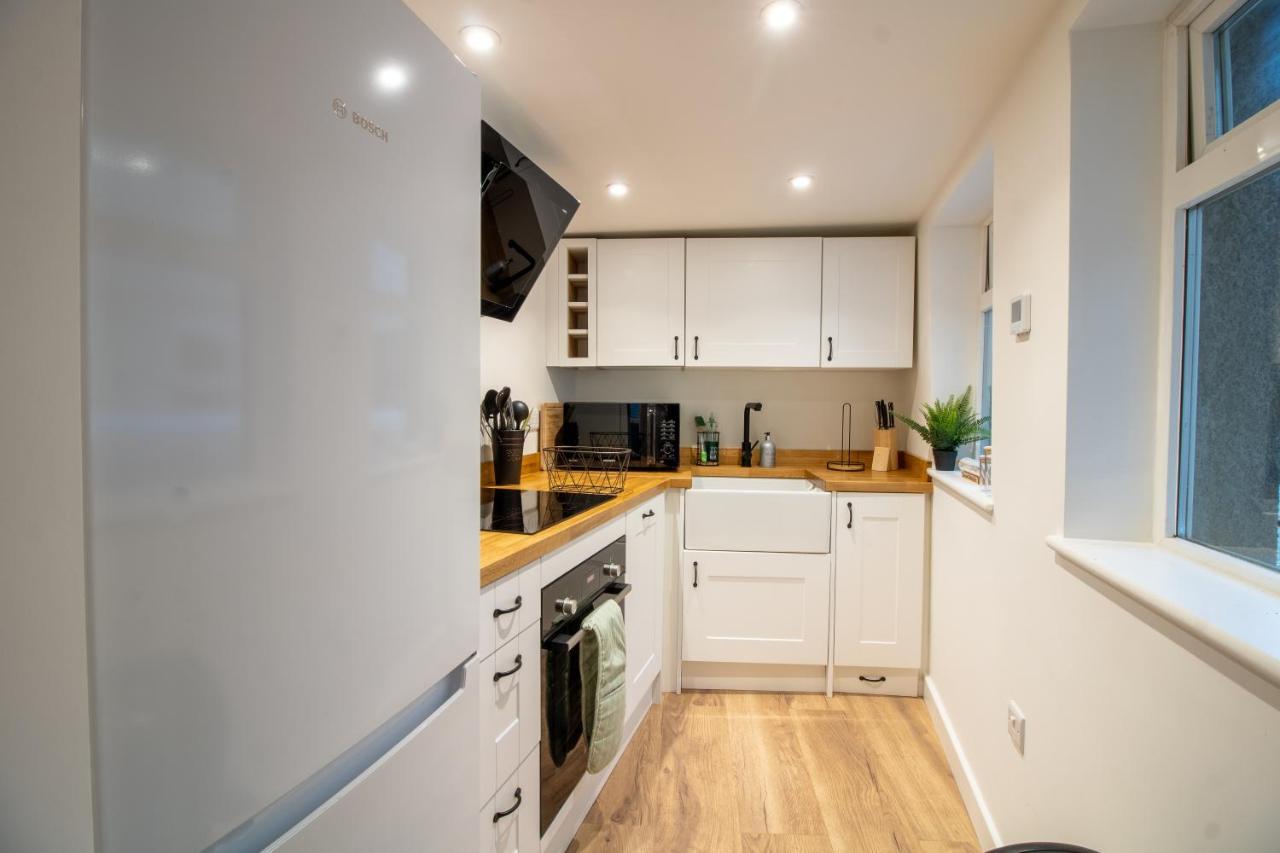 Stylish And Modern Town Centre End-Of Terrace Home Newton Abbot Εξωτερικό φωτογραφία