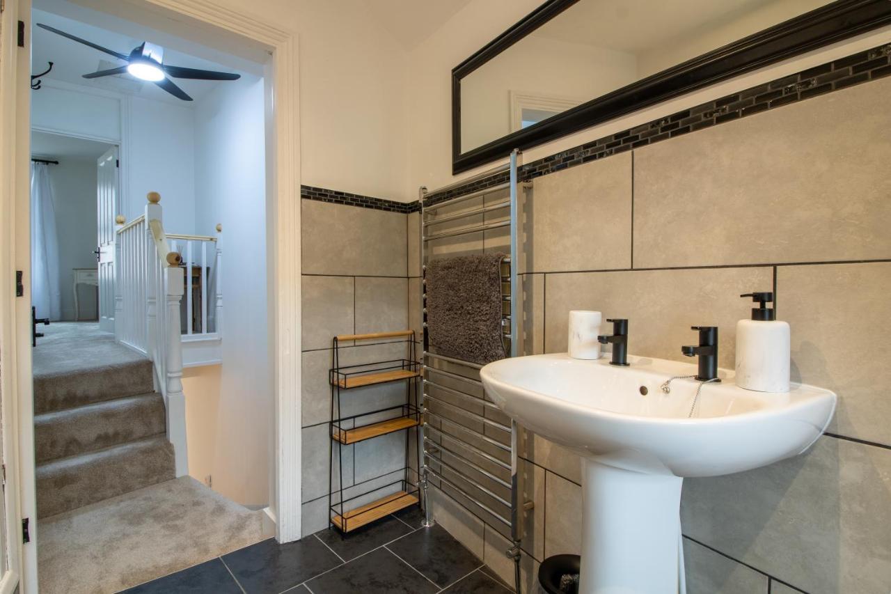 Stylish And Modern Town Centre End-Of Terrace Home Newton Abbot Εξωτερικό φωτογραφία